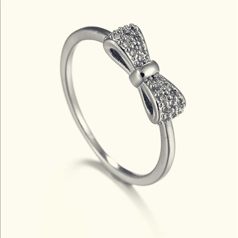 Silver rhinestone engraved bow knot ring